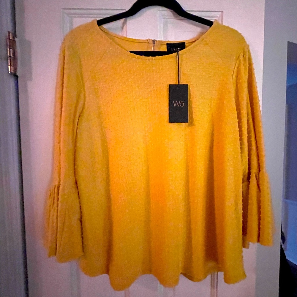 Dobby dot cornflower yellow top with bell sleeves ❤️